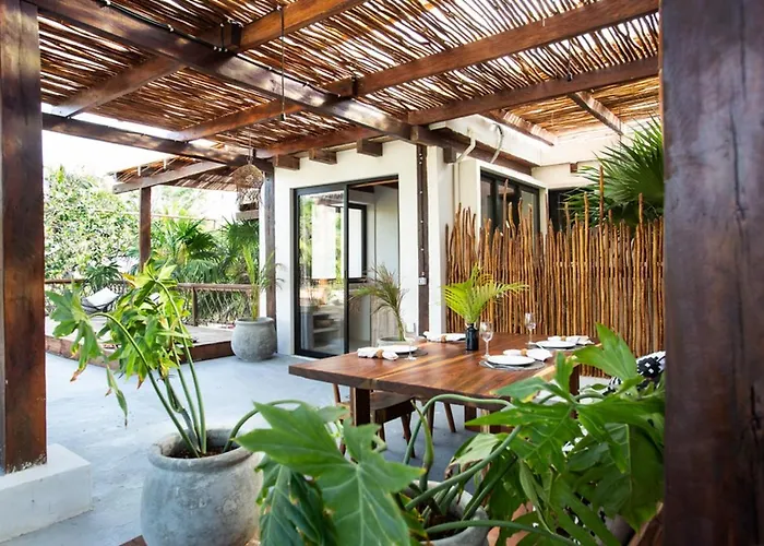 Mohave Jungle Hotel 2*